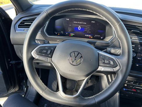 Certified 2024 Volkswagen Tiguan SE image 17