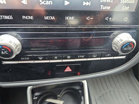 Used 2022 Mitsubishi Outlander LE AWD/4WD image 18