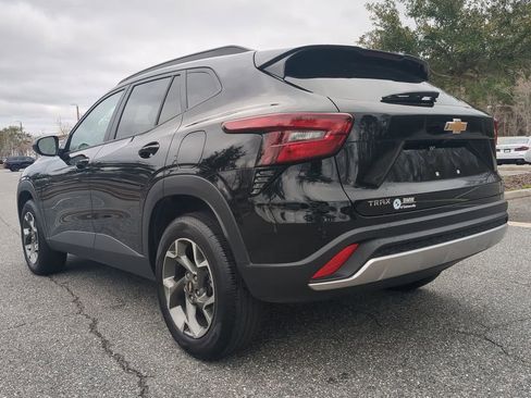 Used 2025 Chevrolet Trax LT w/ LT Convenience Package image 7