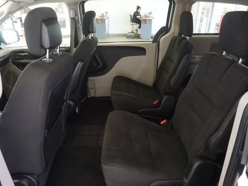 Used 2020 Dodge Grand Caravan SE FWD image 16