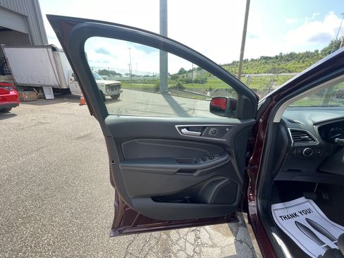 Used 2022 Ford Edge Titanium AWD/4WD image 12