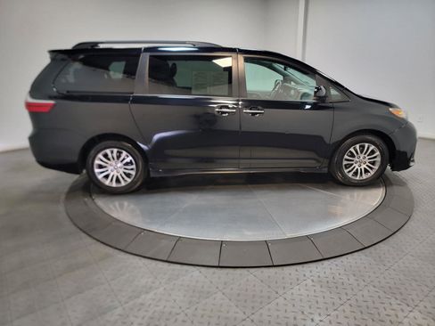 Used 2020 Toyota Sienna XLE FWD image 15