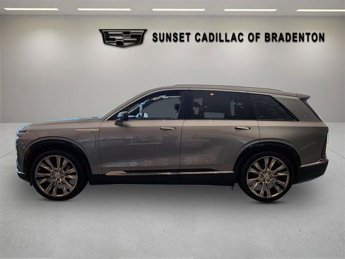 New 2026 Cadillac Vistiq Premium Luxury w/ LPO, Floor Liner Package AWD/4WD image 4