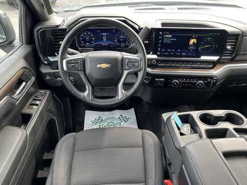 Used 2025 Chevrolet Silverado 1500 LT RWD image 21