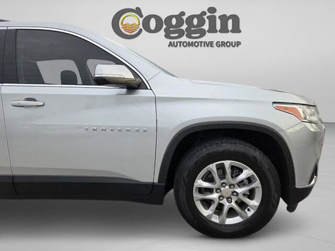 Used 2021 Chevrolet Traverse LT image 9