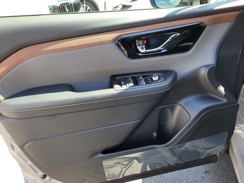 New 2026 Subaru Forester Sport AWD/4WD image 17