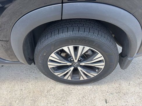 Used 2023 Nissan Rogue SV image 4