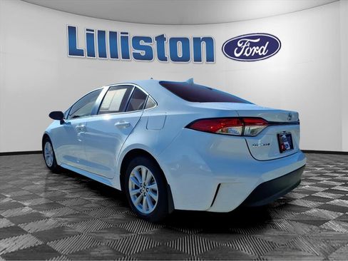 Used 2024 Toyota Corolla LE w/ LE Convenience Package image 4