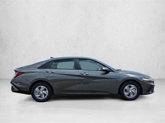 Used 2026 Hyundai Elantra SE FWD video 4