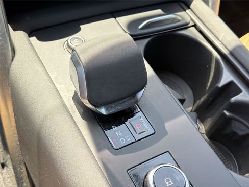 Used 2023 Land Rover Discovery HSE R-Dynamic AWD/4WD image 19