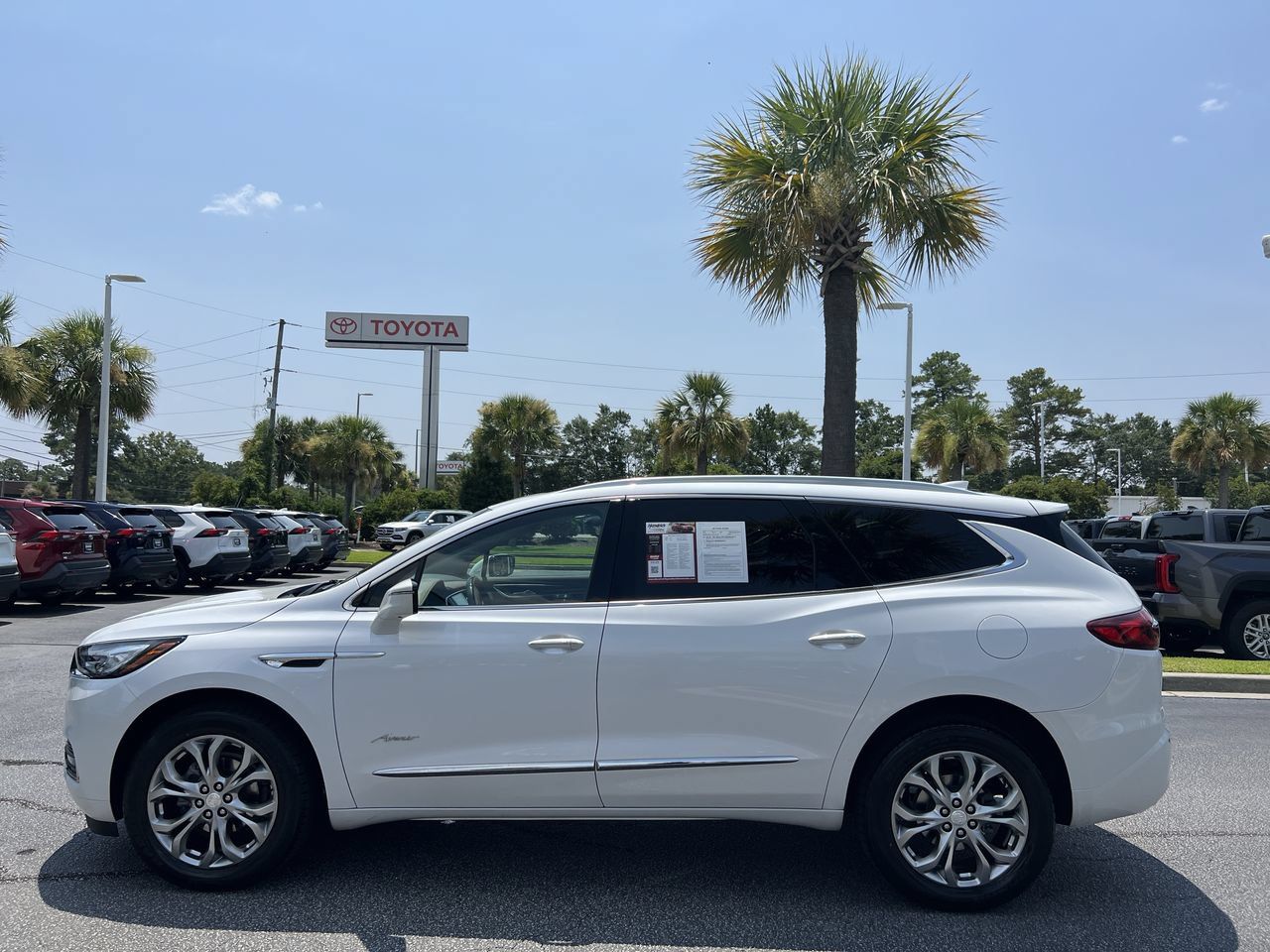 Used 2021 Buick Enclave Avenir w/ Avenir Technology Package AWD/4WD image 7