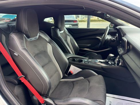 Used 2022 Chevrolet Camaro LT w/ RS Package image 10