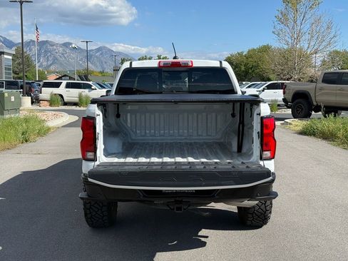 Used 2023 Chevrolet Colorado Z71 w/ Z71 Convenience Package 2 AWD/4WD image 12