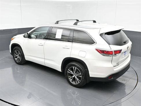 Used 2016 Toyota Highlander XLE AWD/4WD image 27