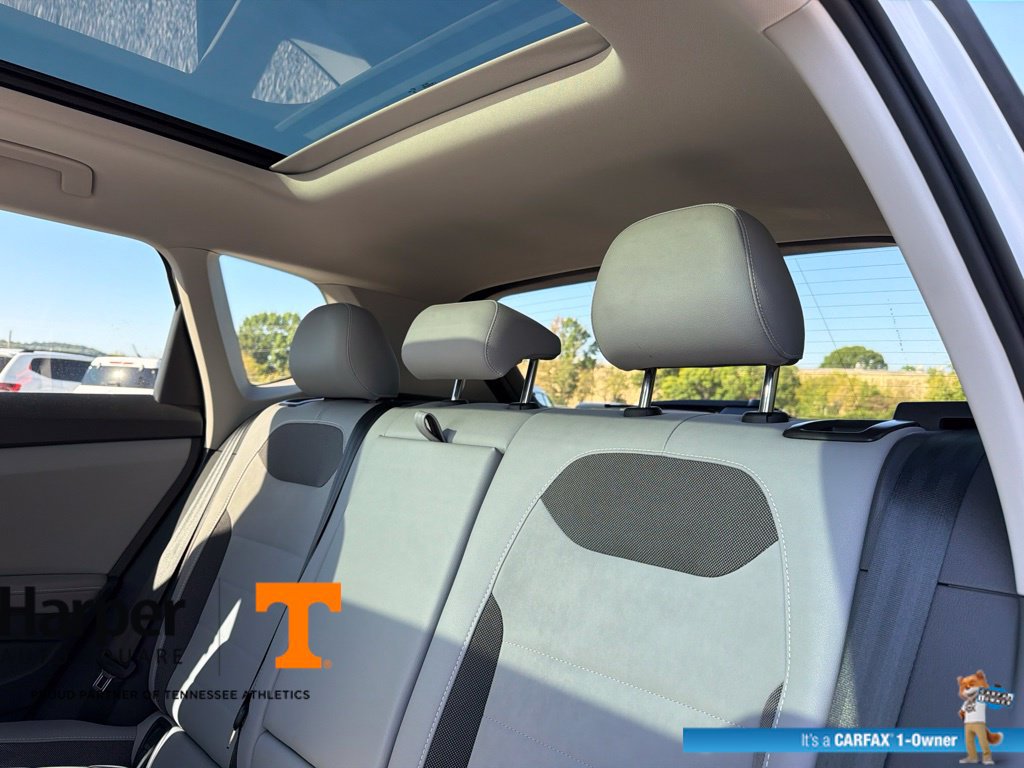 Used 2024 Volkswagen Taos SE w/ Panoramic Sunroof Package FWD image 9