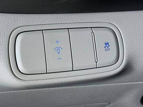 Used 2025 Hyundai Venue SEL image 17