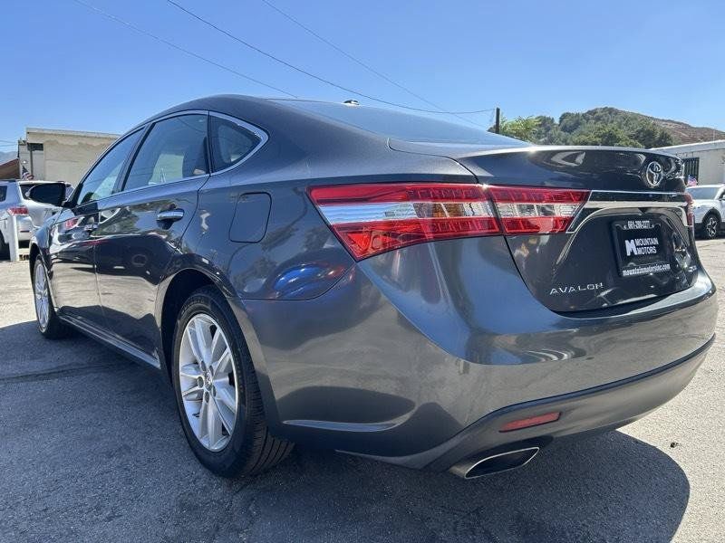 Used 2015 Toyota Avalon XLE w/ Preferred Accessory Package FWD image 5