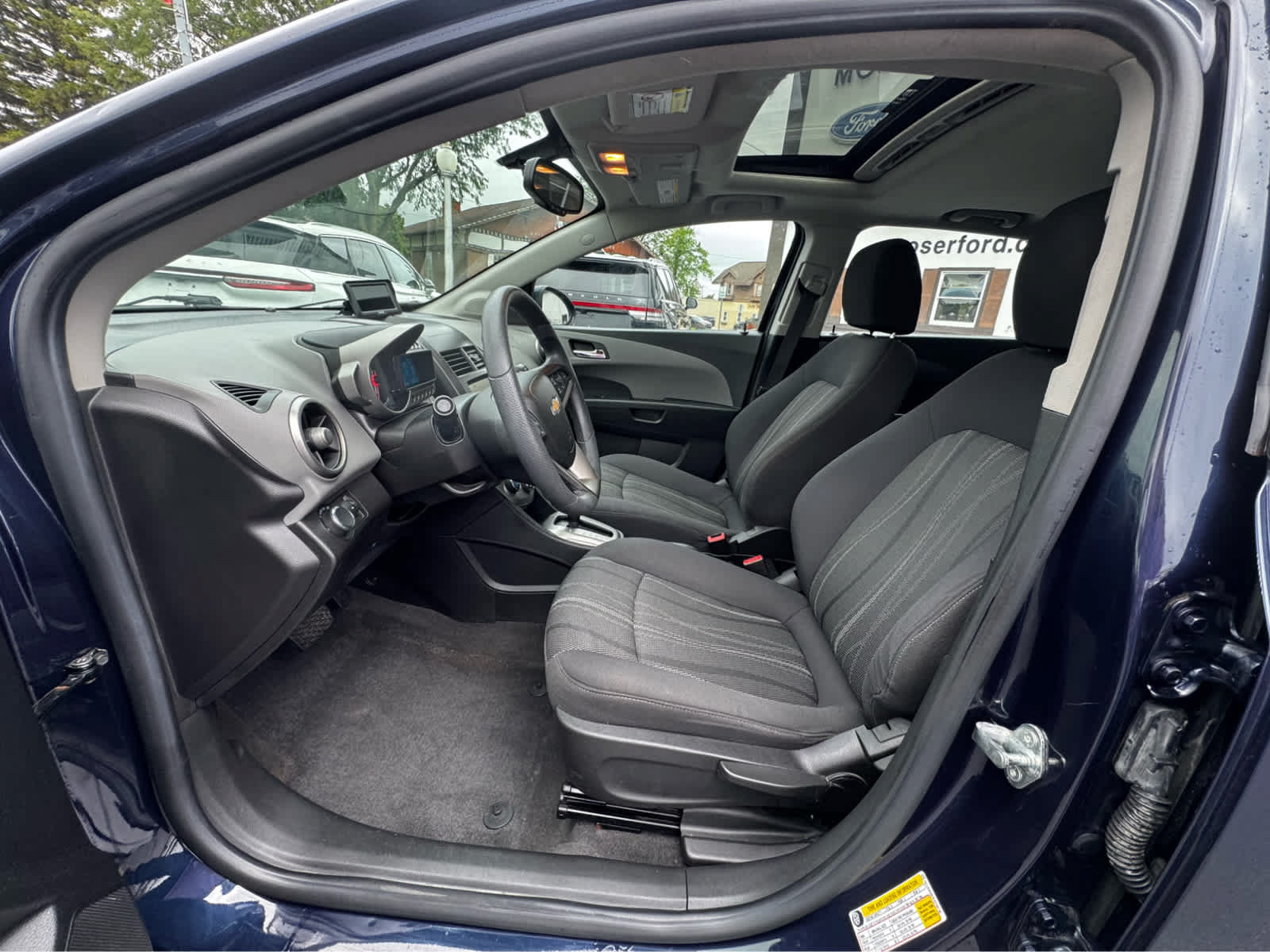 Used 2015 Chevrolet Sonic LT w/ Fun and Sun Package FWD image 2