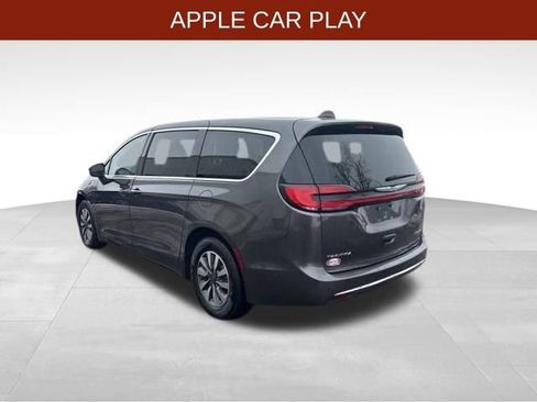 Used 2022 Chrysler Pacifica Touring-L w/ Uconnect Theater Family Group image 5