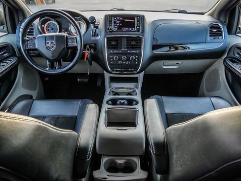 Used 2019 Dodge Grand Caravan SXT FWD image 50