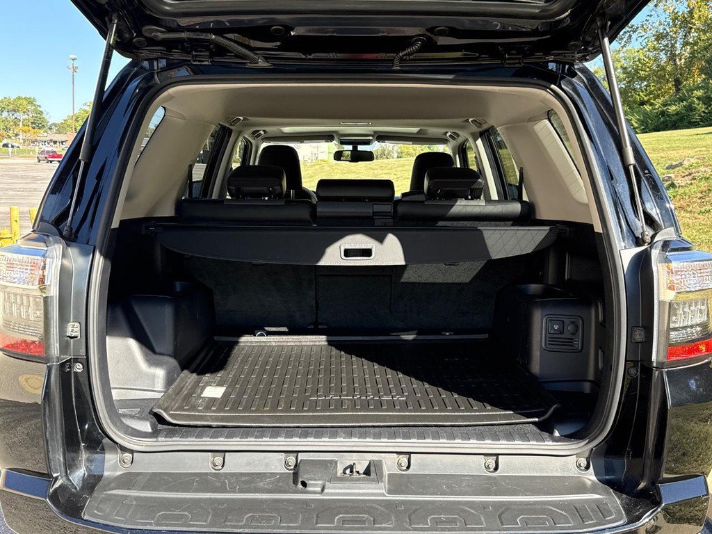 Used 2018 Toyota 4Runner SR5 Premium AWD/4WD image 4