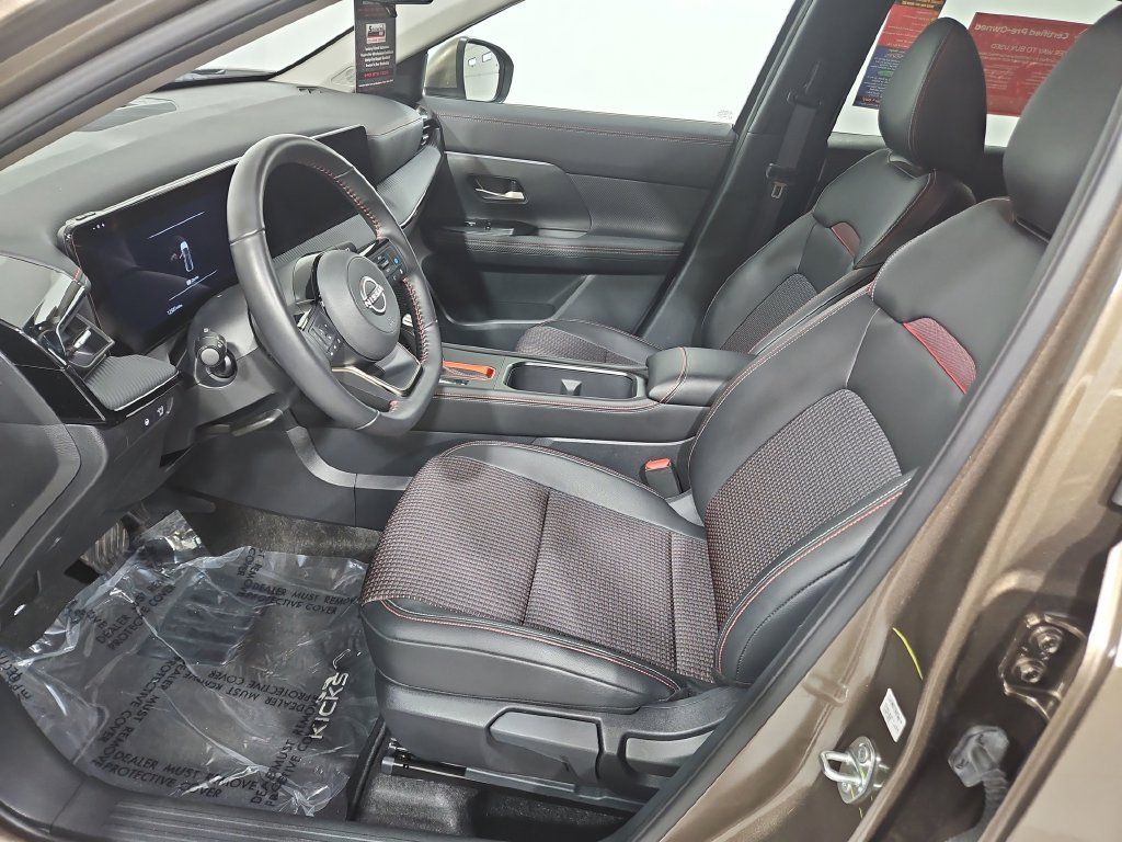 Certified 2025 Nissan Kicks SR FWD image 11