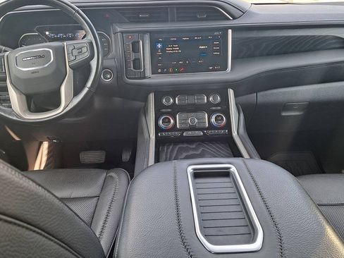 Used 2021 GMC Yukon XL Denali w/ Denali Premium Package AWD/4WD image 4