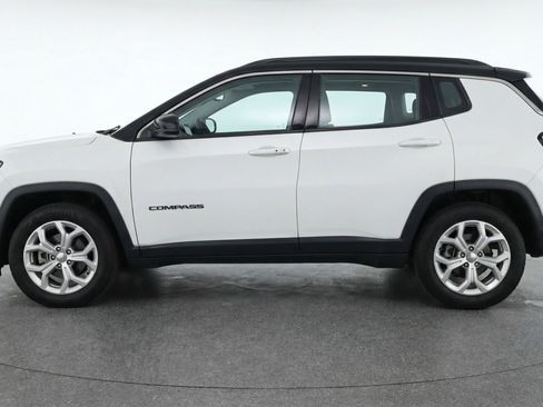 Used 2025 Jeep Compass Latitude AWD/4WD image 5
