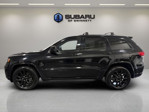 Used 2022 Jeep Grand Cherokee Laredo X RWD image 2