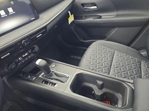 New 2026 Nissan Kicks SV w/ SV Premium Package FWD image 23