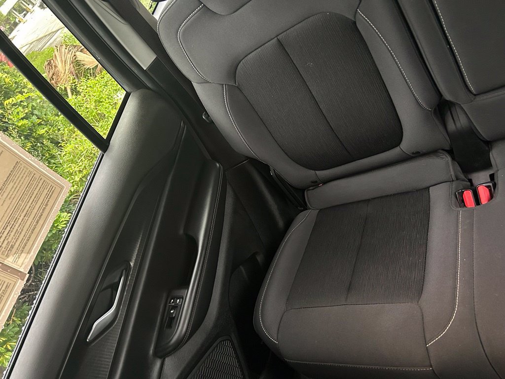 Used 2023 Jeep Grand Cherokee Laredo AWD/4WD image 12