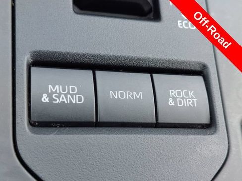 Used 2022 Toyota Highlander XLE AWD/4WD image 19