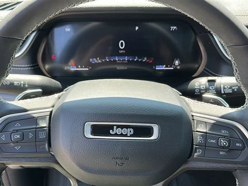 Used 2023 Jeep Grand Cherokee L Limited w/ Black Appearance Package AWD/4WD image 12