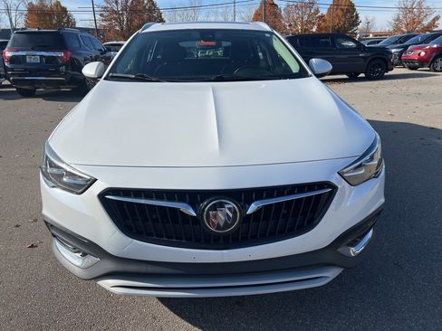 Used 2018 Buick Regal Essence w/ Driver Confidence Package #1 image 3