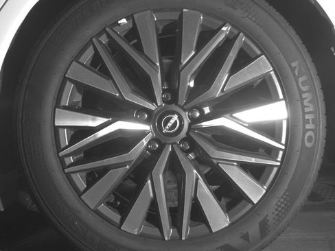 Used 2025 Nissan Altima 2.5 SV FWD image 14