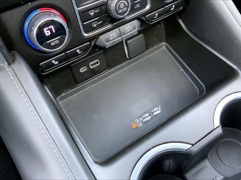 Used 2023 Chevrolet Tahoe Z71 w/ Luxury Package image 34