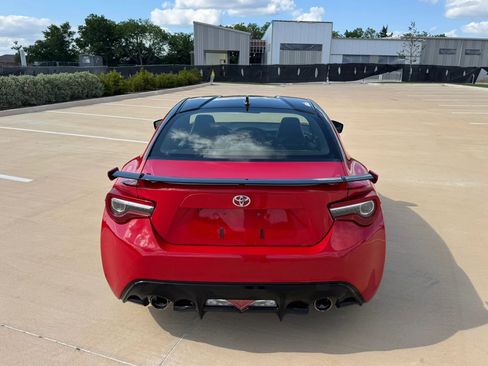 Used 2020 Toyota 86 RWD image 8
