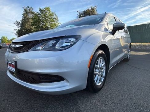 Used 2023 Chrysler Voyager LX FWD image 9