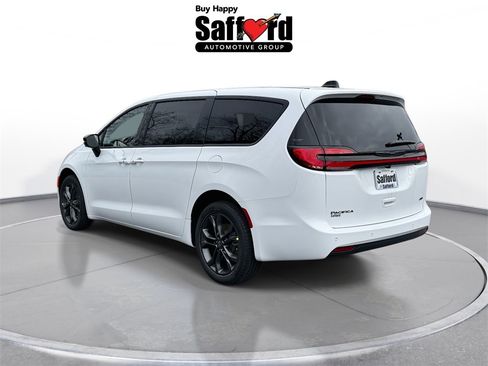 New 2026 Chrysler Pacifica Select image 5