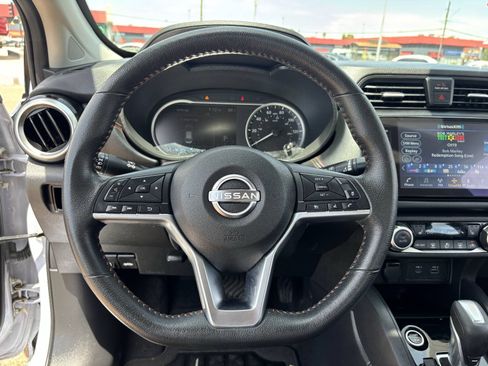 Used 2025 Nissan Versa SR FWD image 27
