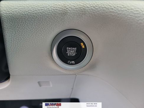 Used 2023 Chrysler Pacifica Touring-L FWD image 27