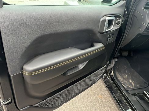 Used 2025 Jeep Wrangler Sahara image 14