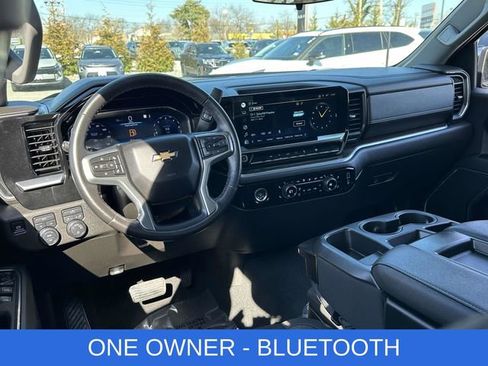 Used 2022 Chevrolet Silverado 1500 LT image 2