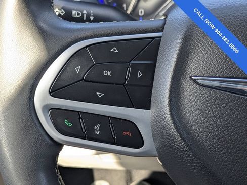 Used 2024 Chrysler Pacifica Limited FWD image 28