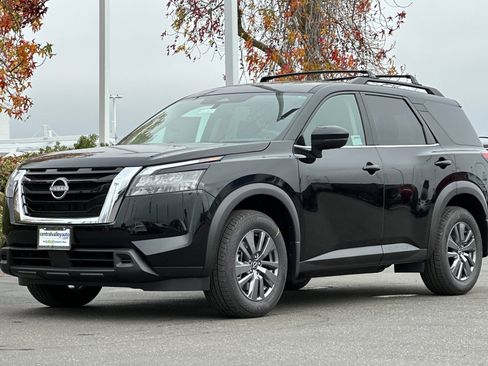 New 2025 Nissan Pathfinder SV image 8