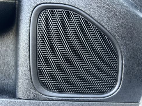 Used 2011 Chrysler 200 Touring image 6