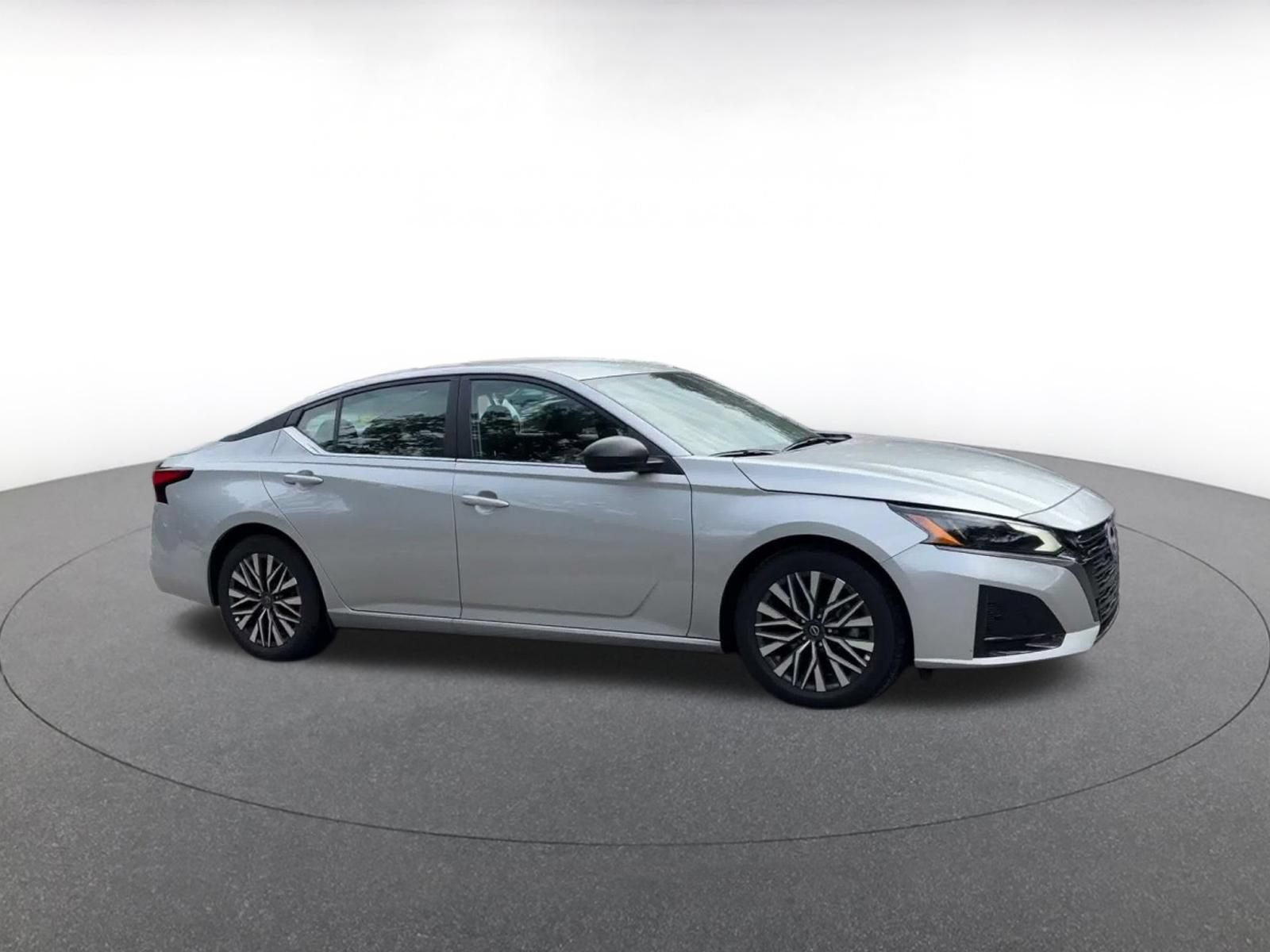 Used 2026 Nissan Altima 2.5 SV FWD image 2
