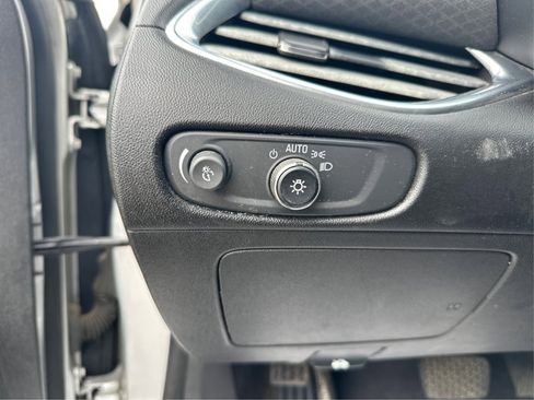Used 2018 Chevrolet Malibu LT FWD image 25