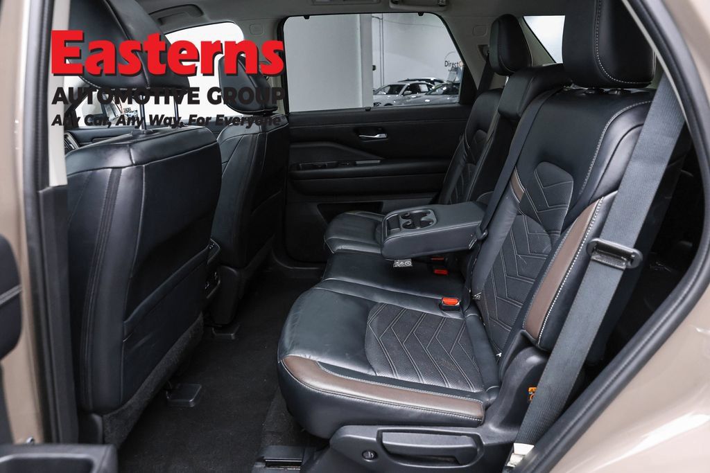 Used 2023 Nissan Pathfinder Platinum w/ Cargo Package AWD/4WD image 25