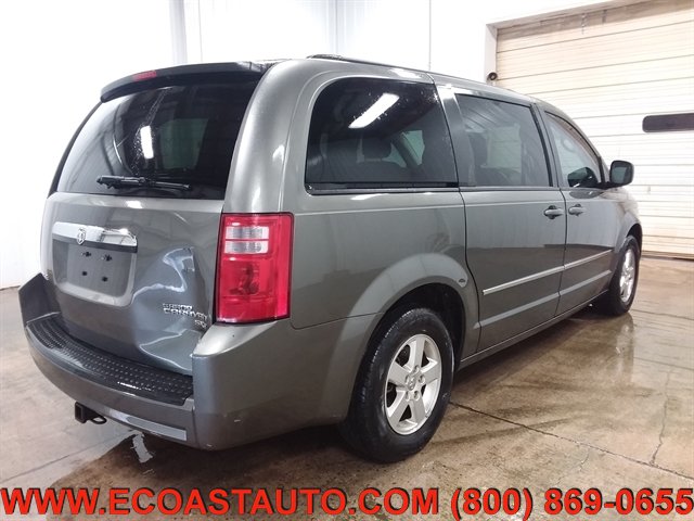Used 2010 Dodge Grand Caravan SXT FWD image 3